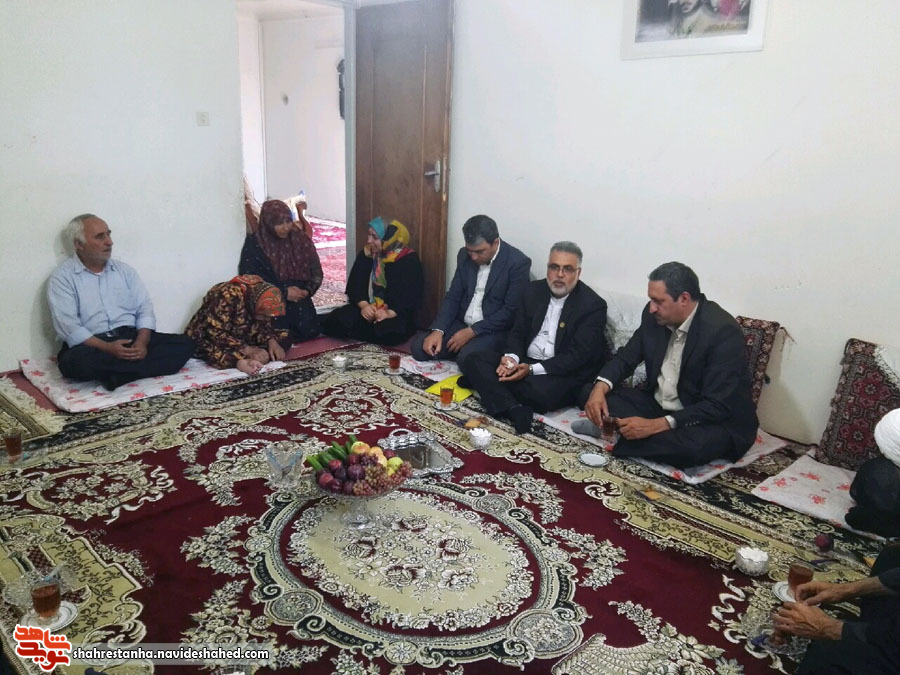دیدار از خانواده های شهدای کارمند با حضور شورای اداری شهرستان فیروزکوه