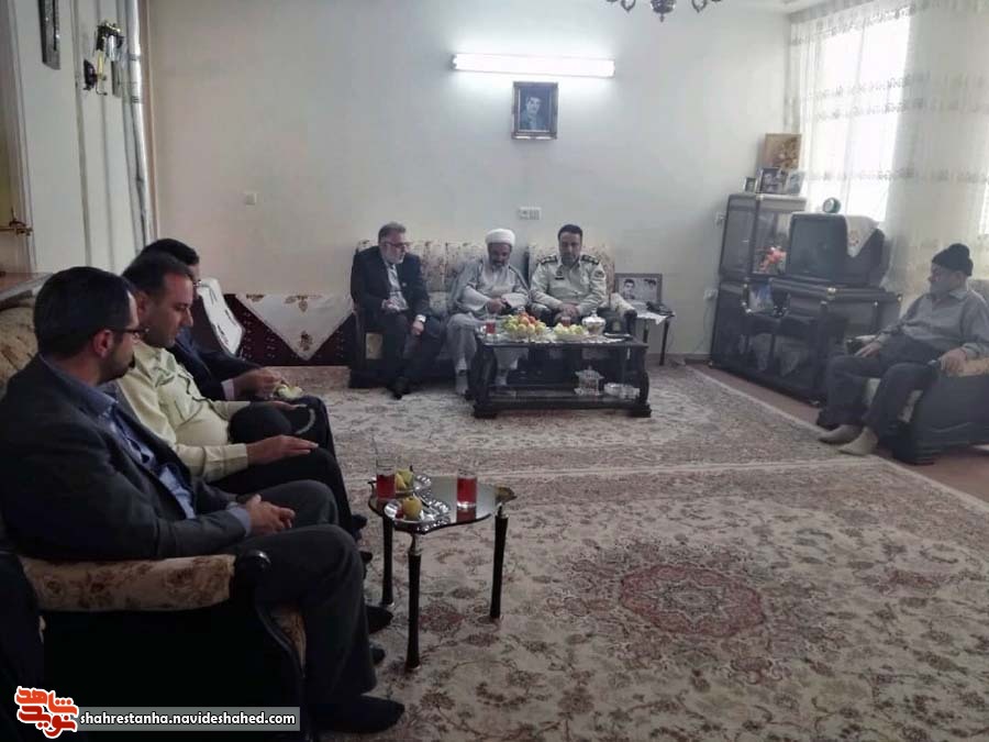 دیدار مسئولان شهرستان فیروزکوه با خانواده شهید «لوبندی»