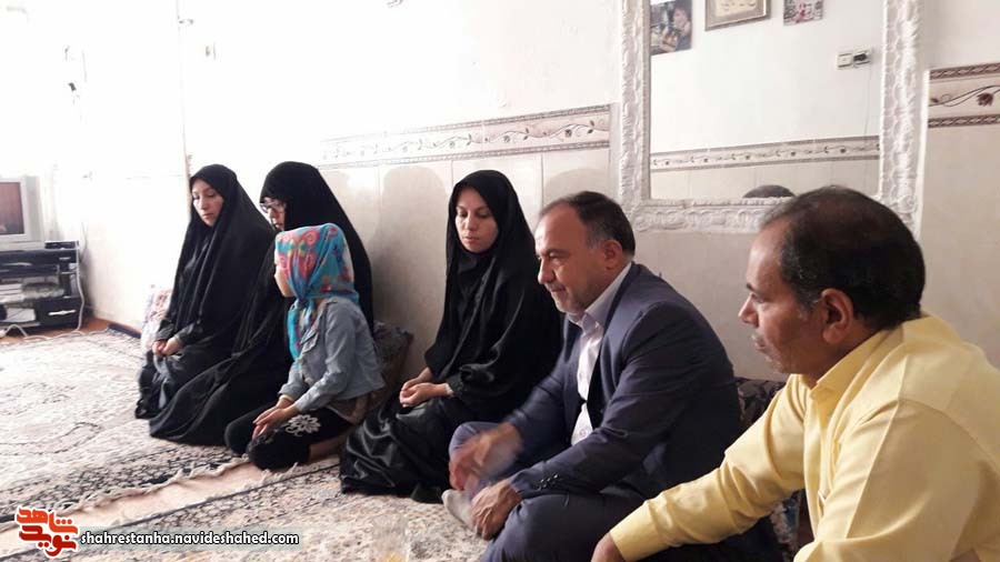 دیدار مسئولان شهرستان قرچک با خانواده شهید مدافع حرم «حسین نژاد»