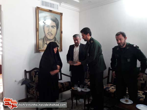 دیدار مسئولین شهرستان اسلامشهر با خانواده شهیدان 