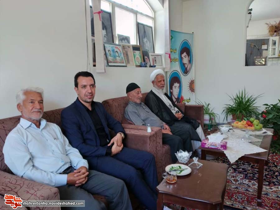 رئیس بنیاد شهید پاکدشت با خانواده شهیدان «حسن و مجتبی هداوندمیرزایی» دیدار کرد