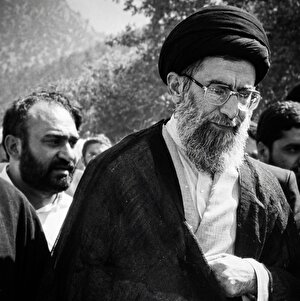 طوفان بشري يملأ مصلّى الامام الخمینی(رض) طهران في وداع القائد الشهيد