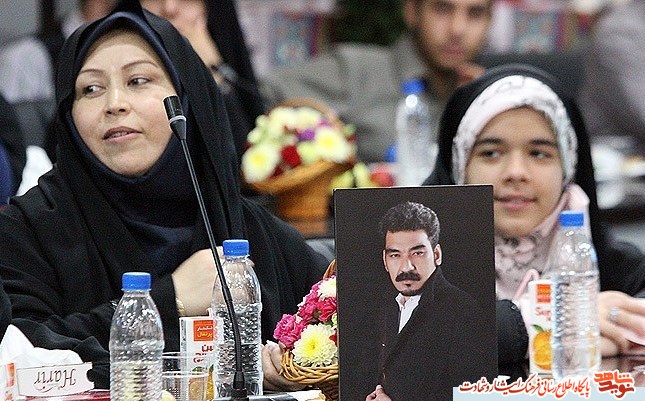 تجلیل از دختران شهدای مدافع حرم در گلزار شهدای تهران تجلیل از دختران شهدای مدافع حرم در گلزار شهدای تهران