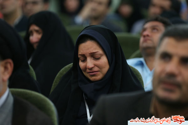 بغض خانواده های شهدای منا در موزه شهدا شکست/ قدردانی ویژ از رهبر معظم انقلاب بغض خانواده های شهدای منا در موزه شهدا شکست/ قدردانی ویژ از رهبر معظم انقلاب