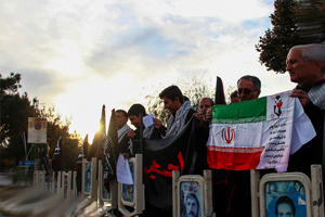 تلاوت قاریان اصفهانی در گلستان شهدادر کنار مضجع شریف شهدا