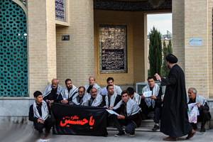 تلاوت قاریان اصفهانی در گلستان شهدادر کنار مضجع شریف شهدا