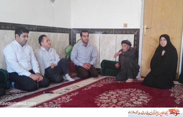 ديدار و تكريم از والدين شهدا در شهرستان دالاهو+ تصویر