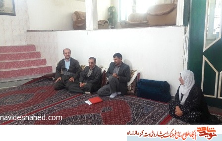 سرکشی از خانواده های شهدا شهرستان روانسر به مناسبت هفته دولت + تصویر