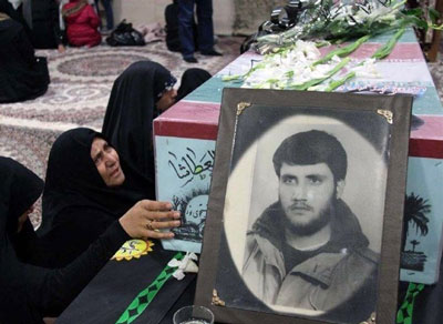 دیدار جانسوز مادر شهید معظمی با پیکر فرزند پس از ۳۶ سال دیدار جانسوز مادر شهید معظمی با پیکر فرزند پس از ۳۶ سال