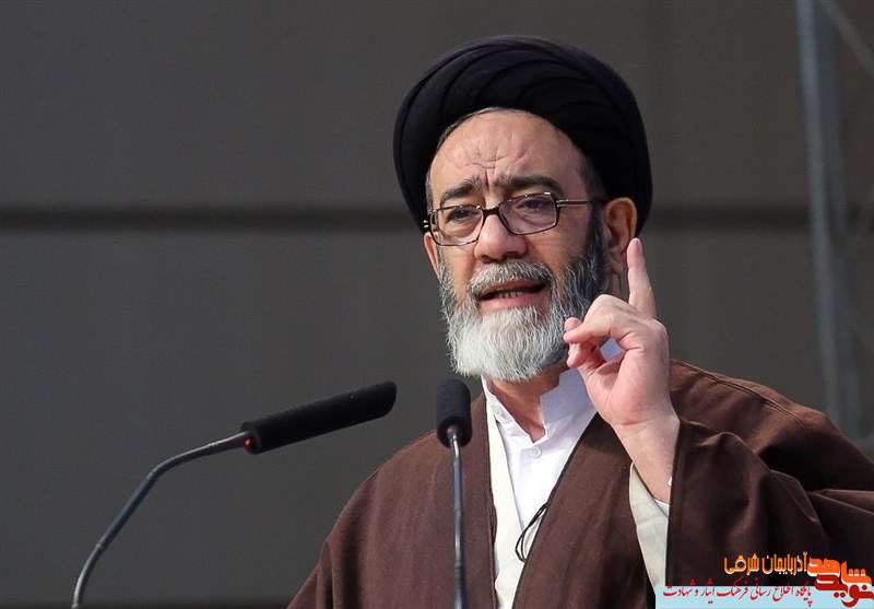 ایستادگی مسئولان نظام اسلامی در مقابل سایر کشورها به برکت خون شهداست