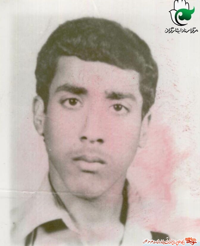 فریدون سنگرزاده سرباز شهیدی که با اصابت گلوله به قلب آسمانی شد+عکس فریدون سنگرزاده سرباز شهیدی که با اصابت گلوله به قلب آسمانی شد+عکس