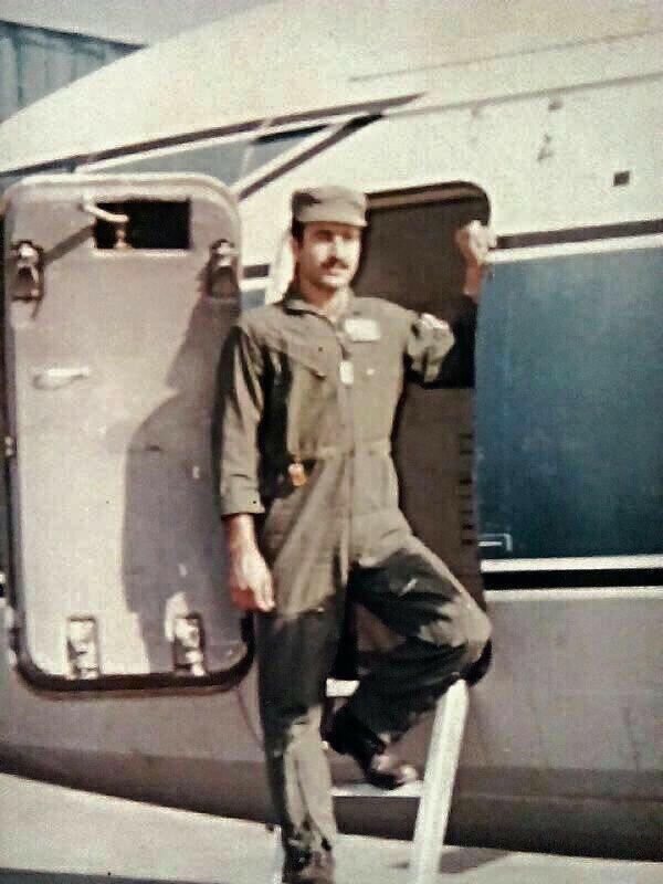 هرگز نمیرد آنکه دلش زنده شد به عشق/شهید سروان رسول فرهادی هرگز نمیرد آنکه دلش زنده شد به عشق/شهید سروان رسول فرهادی