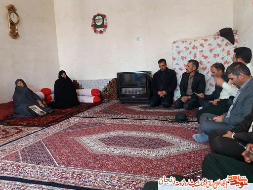 دیدار جمعی از مسئولان خدابنده با خانواده‌های شاهد و ایثارگر