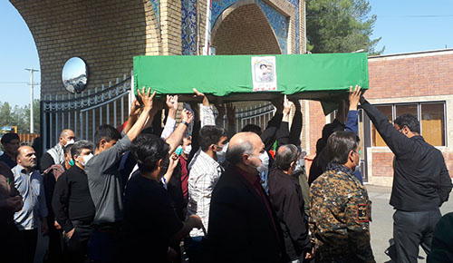 پیکر یک شهید مدافع حرم در کاشان تشییع شد پیکر یک شهید مدافع حرم در کاشان تشییع شد