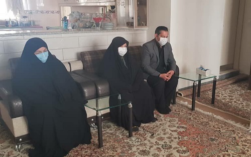 سرپرست بنیاد شهید همدان با خانواده شهید مدافع سلامت دیدار کرد