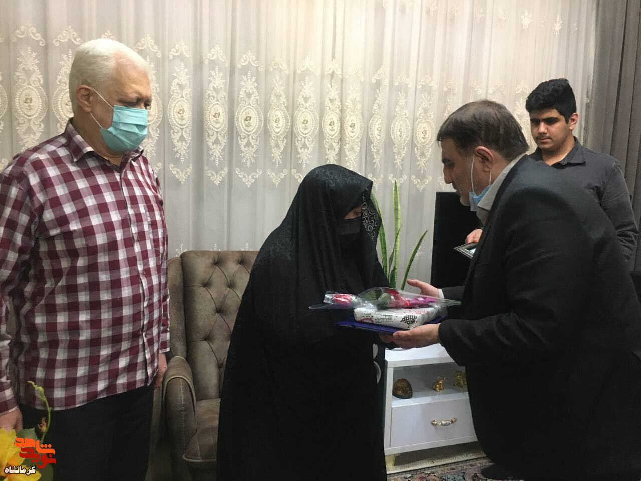 خانواده‌های معزز شهدا چشم و چراغ این ملت هستند