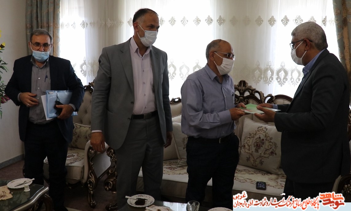 سعادت دنیا و آخرت حرکت در مسیر ایثار و شهادت است سعادت دنیا و آخرت حرکت در مسیر ایثار و شهادت است