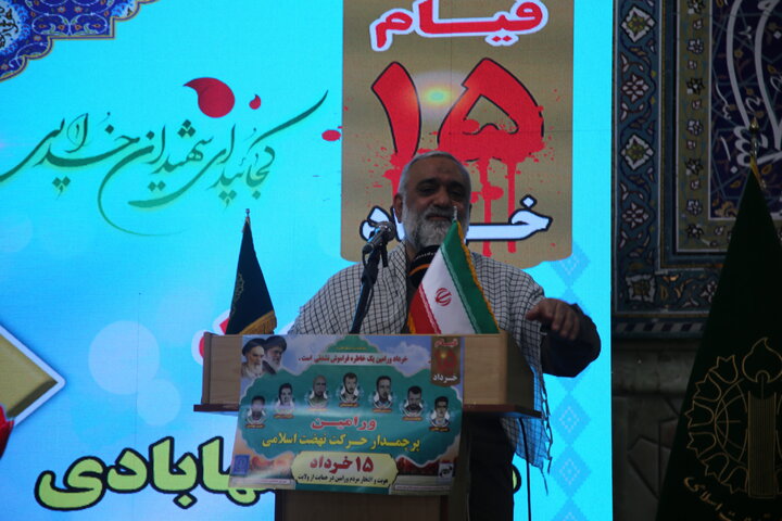 باید رد خون شهدای پانزده خرداد را بگیریم و به مسیر اصلی برسیم