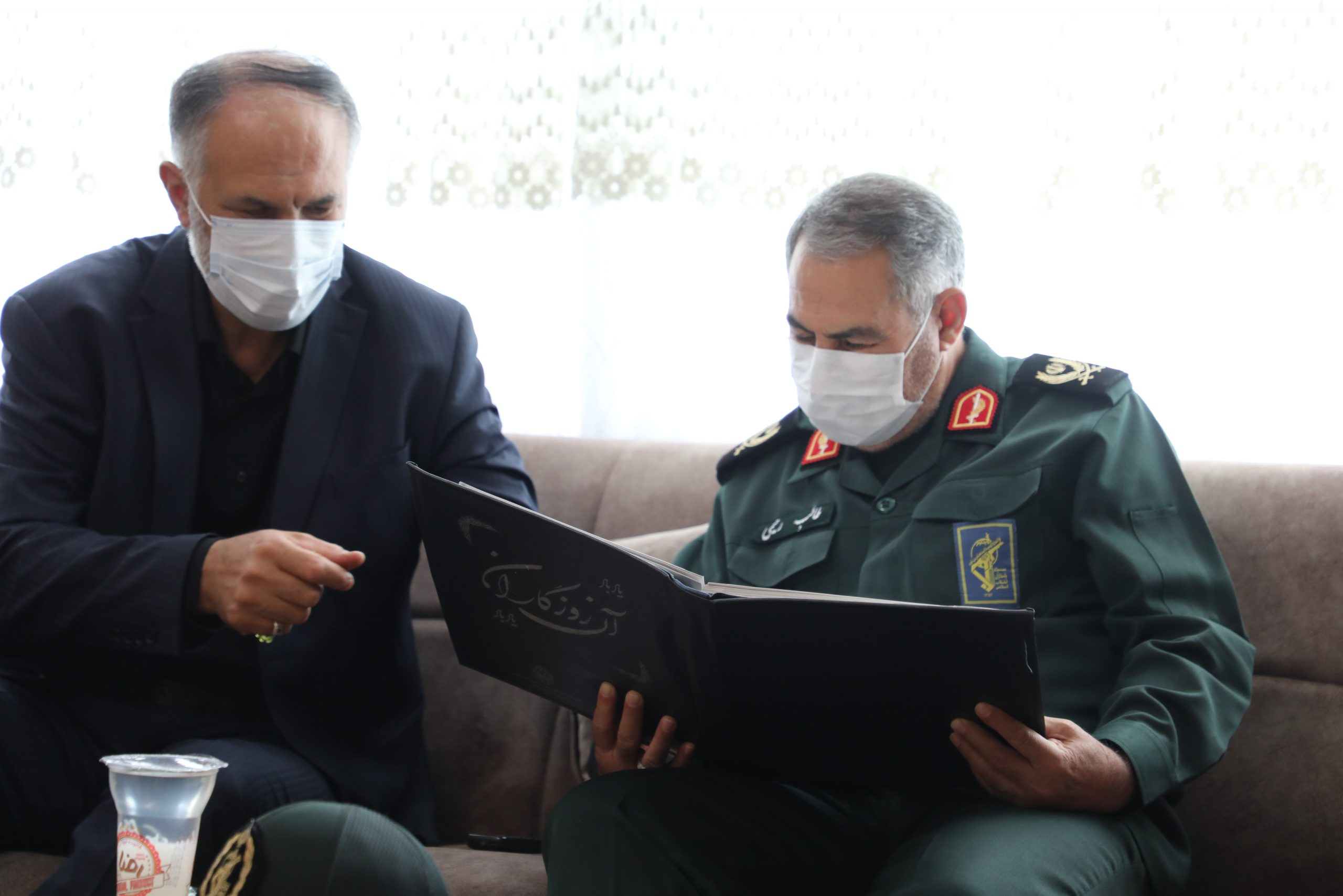 گزارش تصویری/مدیر کل بنیاد شهید آذربایجان غربی با خانواده آزادگان