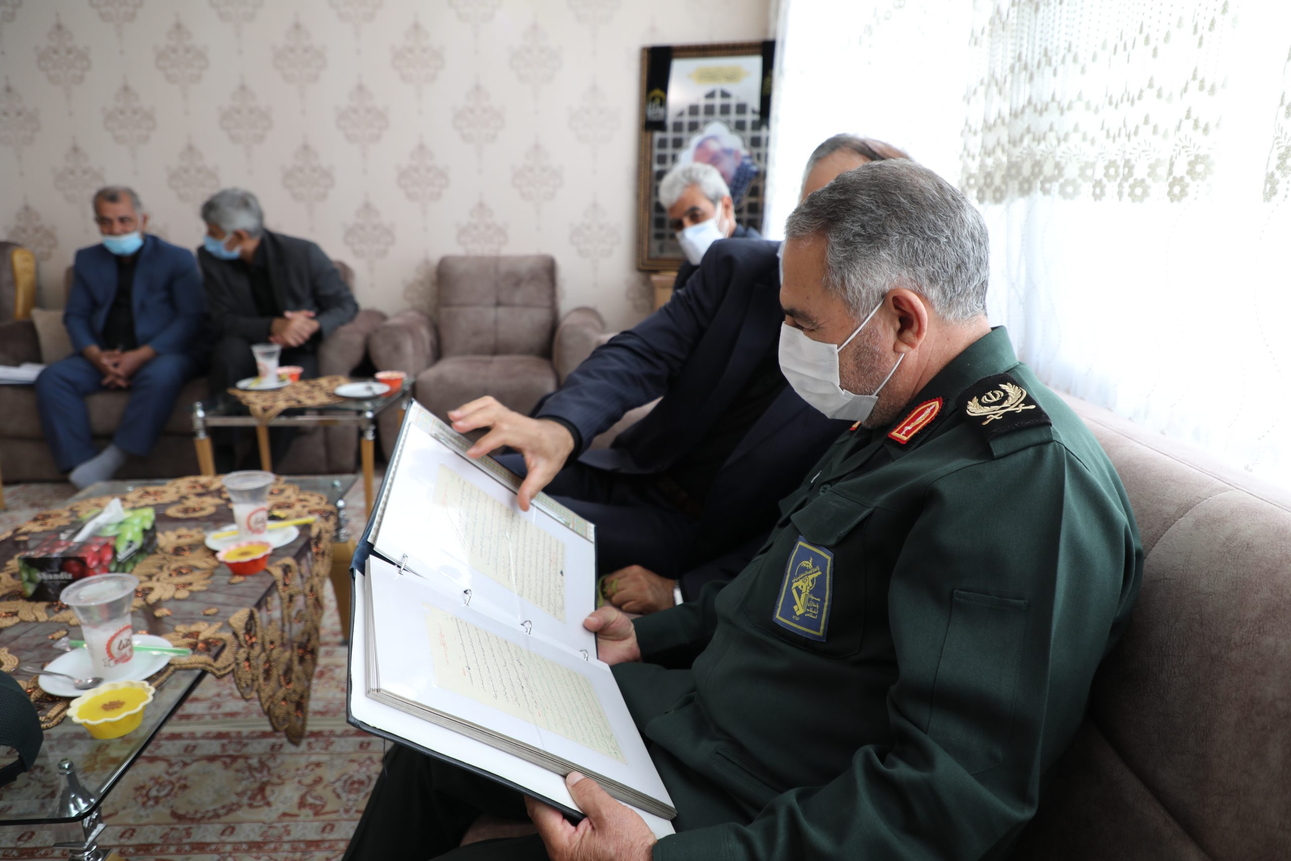 گزارش تصویری/مدیر کل بنیاد شهید آذربایجان غربی با خانواده آزادگان