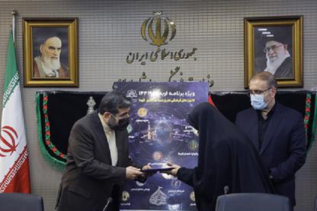 وزیر فرهنگ و ارشاد اسلامی از خانواده شهید مدافع حرم تجلیل کرد