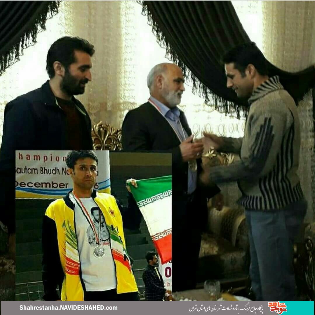 قهرمان جهان مدالش را به خانواده شهید مدافع حرم «هادی شجاع» اهدا کرد