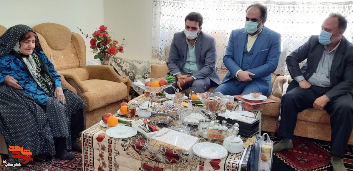 دیدار نوروزی مسئولین پیشوا با خانواده شهید «محمدرضا انارکی»