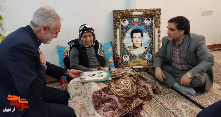 دیدار مدیرکل بنیاد شهید و امور ایثارگران استان اردبیل با خانواده شهدا