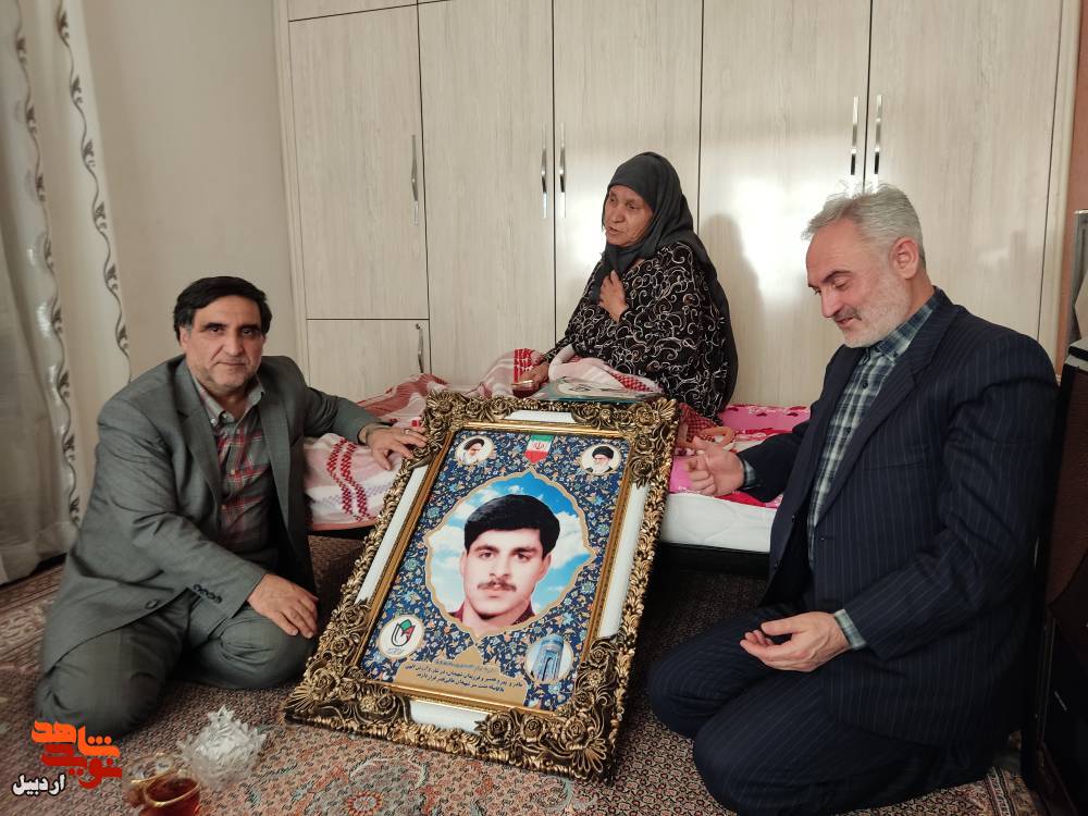 دیدار مدیرکل بنیاد شهید و امور ایثارگران استان اردبیل با خانواده شهدا