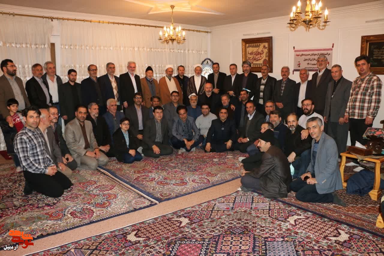 مراسم تجلیل از متولیان حسینیه‌های شهید در اردبیل+ عکس