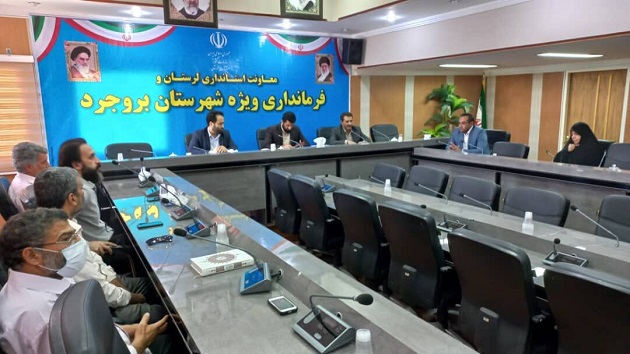 دیدار با خانواده شهدا اولویت برنامه‌های هفته دفاع مقدس باشد