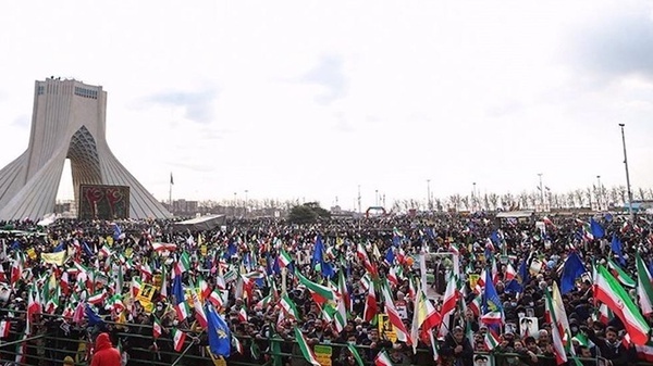 جشن سالروز پیروزی انقلاب اسلامی آغاز شد جشن سالروز پیروزی انقلاب اسلامی آغاز شد