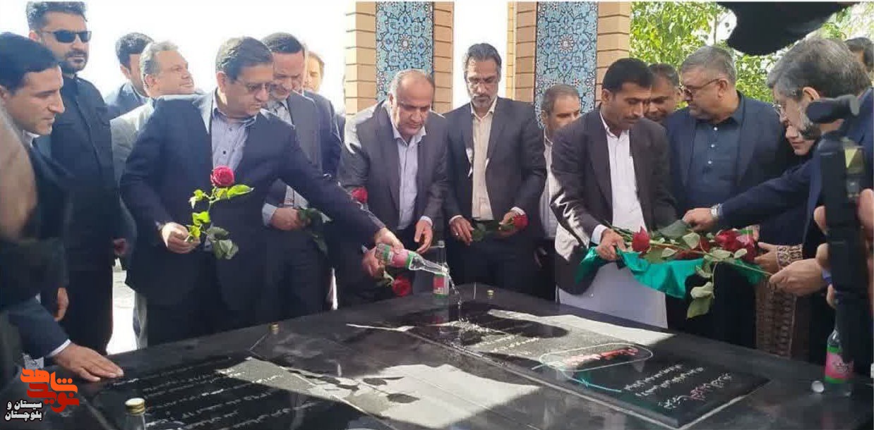 ادای احترام وزیر اقتصاد به مقام والای شهدای گمنام چابهار