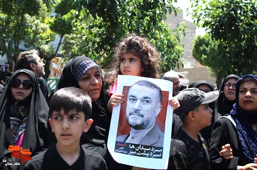 مردم شهرری با نوای«وزیر انقلابی خدانگهدار تو» پیکر شهید حسین‌امیرعبداللهیان را بدرقه کردند