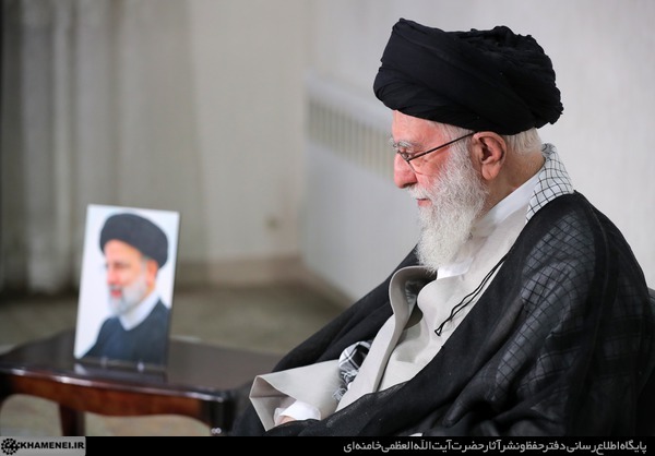 مراسم بزرگداشت رئیس جمهور فقید و همراهان از سوی رهبر انقلاب اسلامی مراسم بزرگداشت رئیس جمهور فقید و همراهان از سوی رهبر انقلاب اسلامی