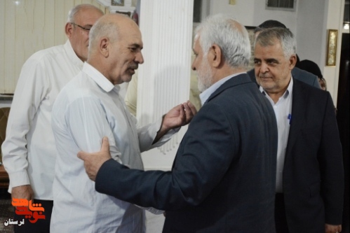 دیدار استاندار لرستان با خانواده شهیدان «اسکندر و حیدر تقی زاده»