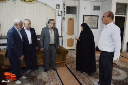 دیدار استاندار لرستان با خانواده شهیدان «اسکندر و حیدر تقی زاده»