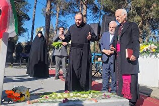 مزار شهدای مسیحیان آشوری کلدانی عطرافشانی و گلباران...