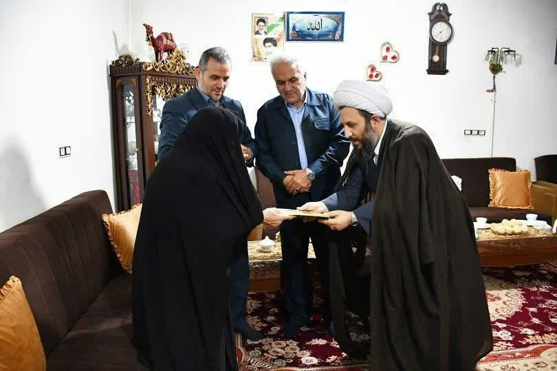 دیدار مسئولین شهرستان خوی با خانواده معظم شهیدان اسماعیل زهرابی و علی عبدالهی