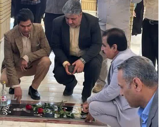 غبارروبی و عطرافشانی مزار شهدای شهرستان هامون