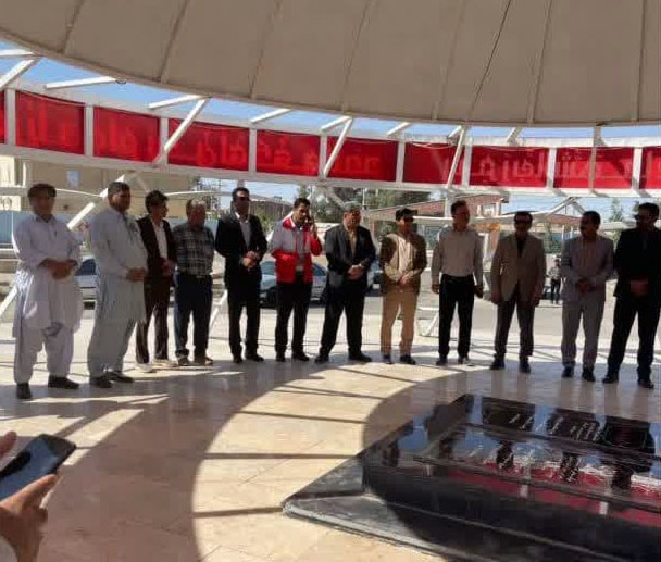 غبارروبی و عطرافشانی مزار شهدای شهرستان هامون