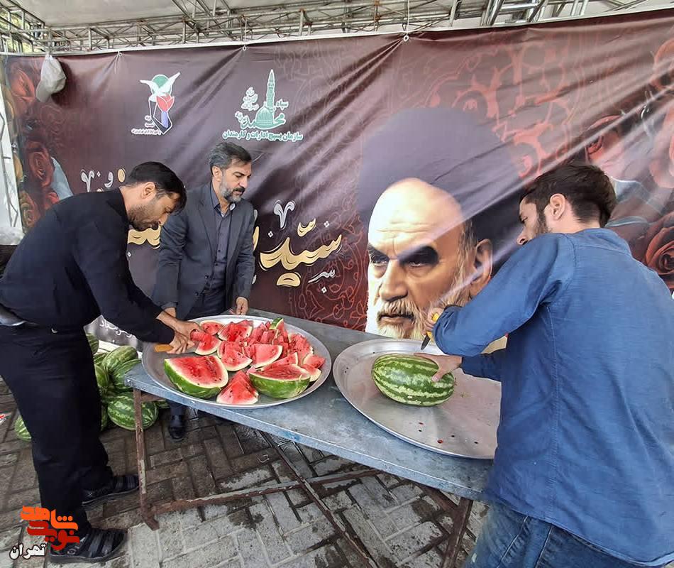 برپایی ایستگاه صلواتی بنیاد شهید تهران بزرگ به مناسبت سالگرد ارتحال امام خمینی (ره )