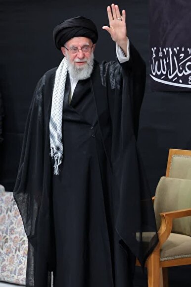 شعر/ با عصا یا بی عصا، مولای ما زیبا بود