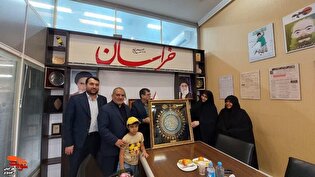 دیدار خانواده‌های شهدا و ایثارگران با خبرنگاران روزنامه خراسان؛ تجلیل از نقش رسانه در ترویج فرهنگ ایثار
