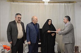 دیدار مدیرکل بنیاد شهید لرستان با خانواده شهدای خرم آباد