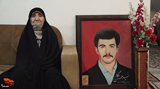 حسن مکبر مسجد بود
