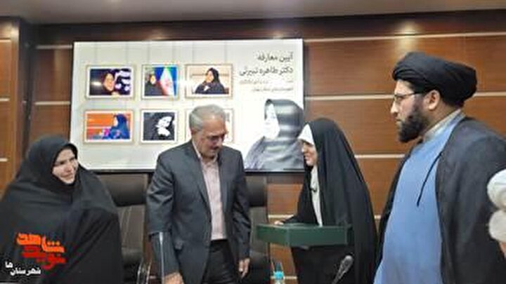 فرزند شهید جنگ رمضان در مراسم معارفه مدیرکل بنیاد شهرستان‌های استان تهران تجلیل شد