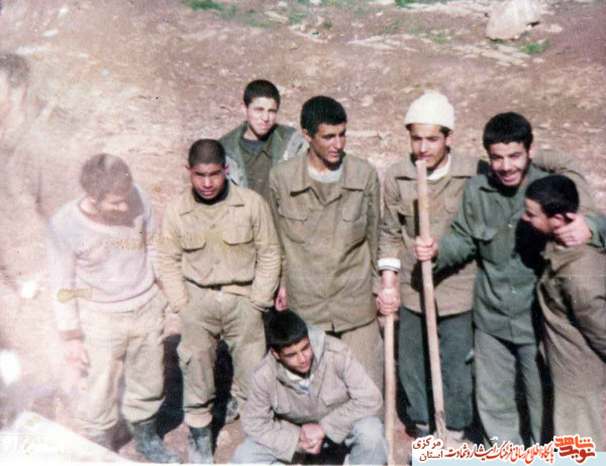 از چپ:تقی کمال ابادی- یوسف صدرایی- خدایاری- شهید محمود مرادی- نظام ابادی- داودابادی- کیانی