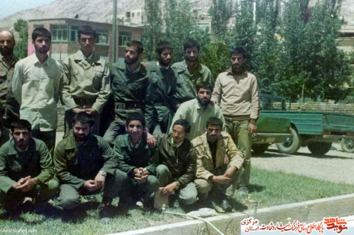 نفر سوم ایستاده از چپ: شهید محمود مرادی
نفر چهارم نشسته از چپ: شهید رضا دریابیگی