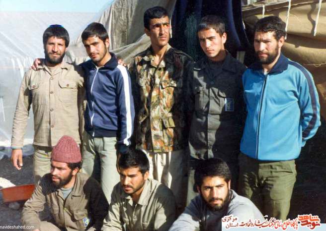 نفر سوم از چپ: شهید محمود مرادی. نفر چهارم: غلامرضا افشار